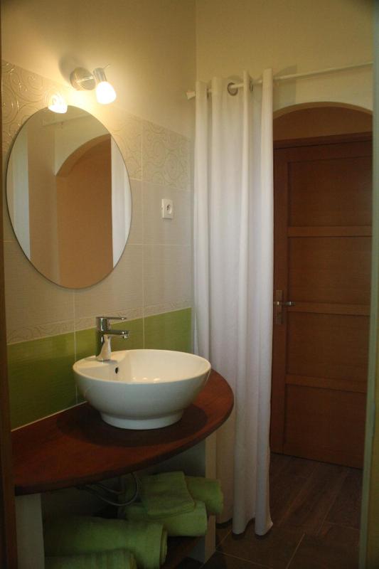 Triple Room with Pool View image 4