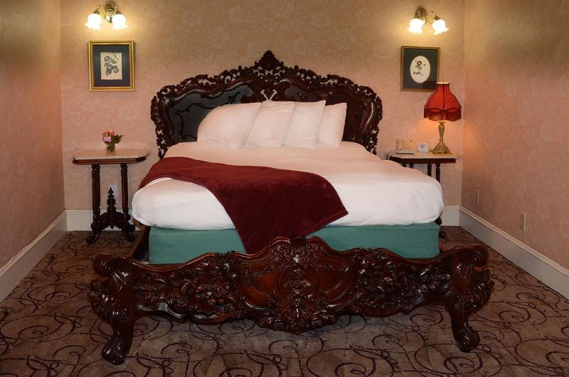 Parlor Suite image 4