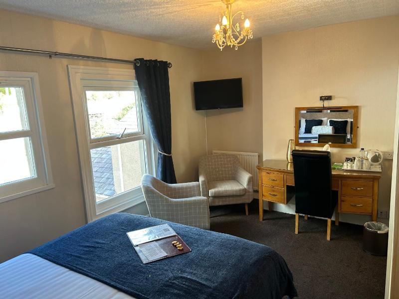 Deluxe King Room with Whirlpool Bath image 4
