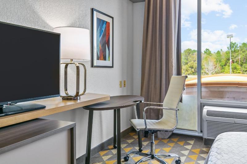 Double Suite - Non-Smoking image 1