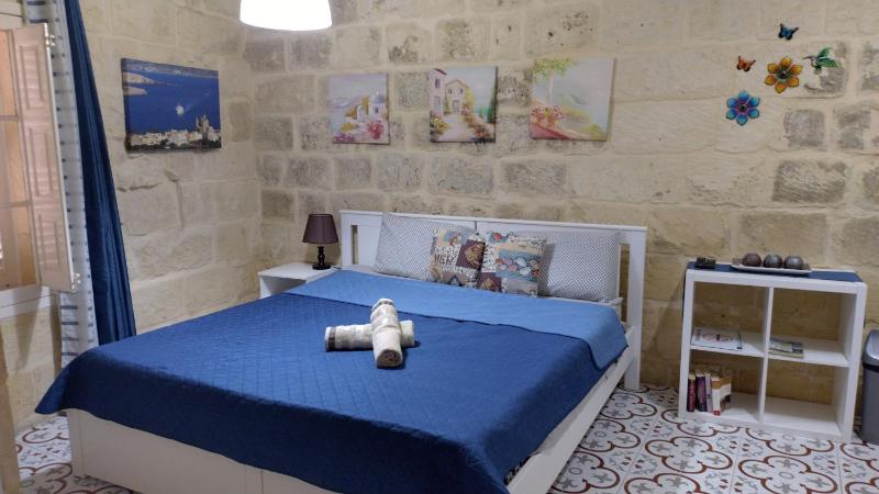 One-Bedroom Apartment image 2