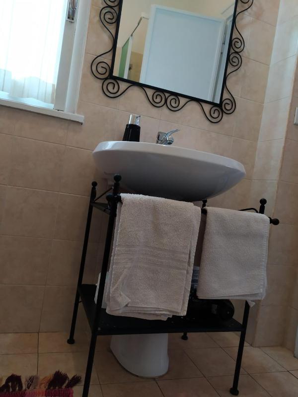 Triple Room with Private Bathroom image 3