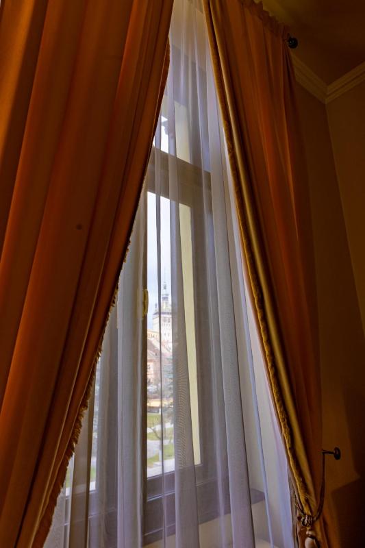 Deluxe Superior Double Room with Citadel View and Canopy Bed image 3