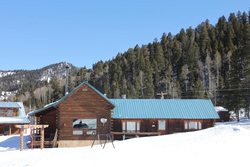Four-Bedroom Holiday Home image 2