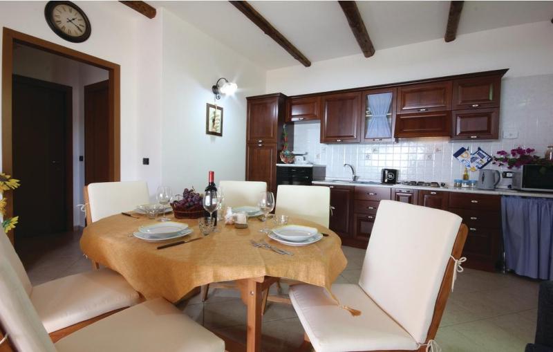 Three-Bedroom House image 4