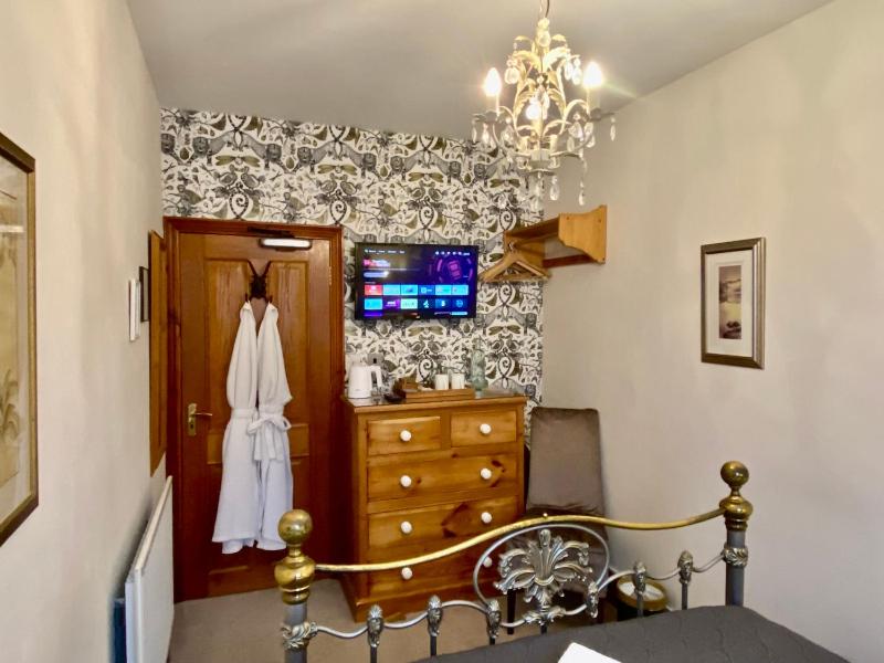 Elm Tree Lodge - image 28