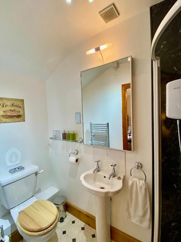 Elm Tree Lodge - image 3
