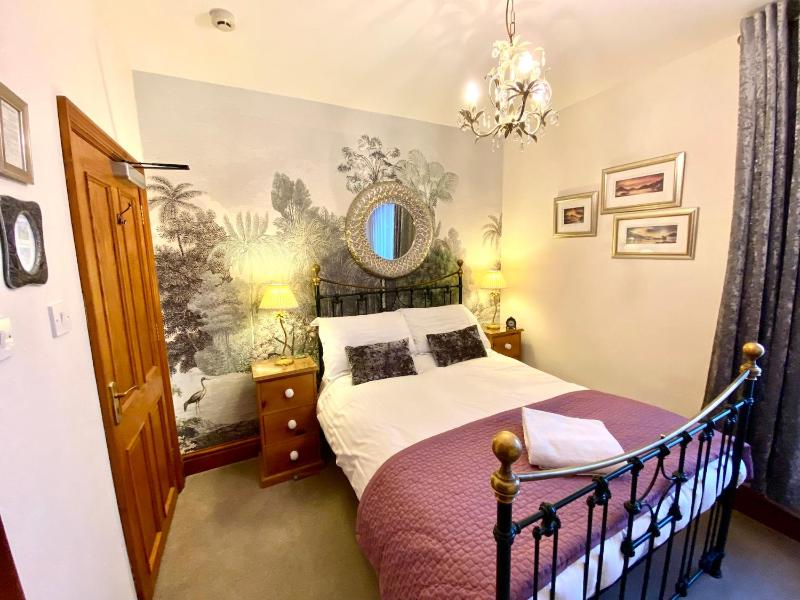 Elm Tree Lodge - image 37