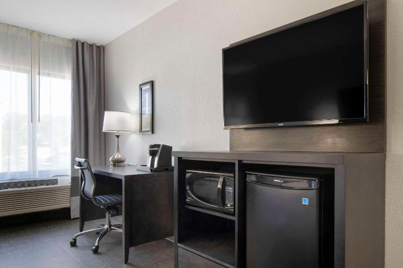 Standard King Room - Non-Smoking  image 4