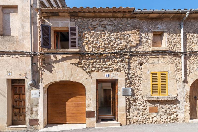 Three-Bedroom House image 2