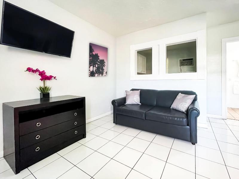Superior King Room image 3