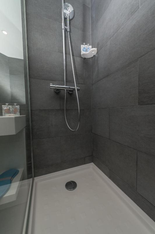 Superior Double Room with Balcony image 4