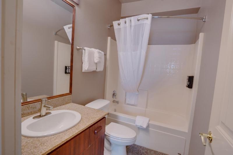The Ashley Inn & Suites - image 47
