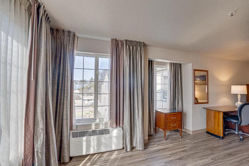 The Ashley Inn & Suites - image 32