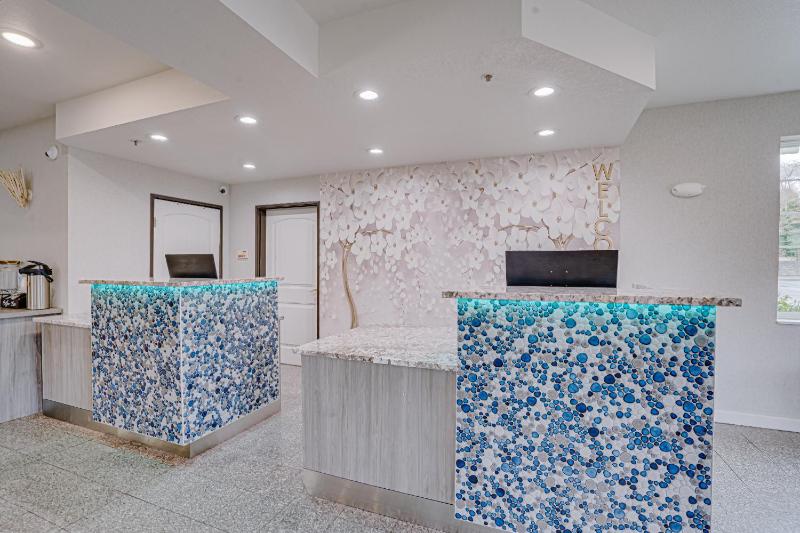 The Ashley Inn & Suites - image 38