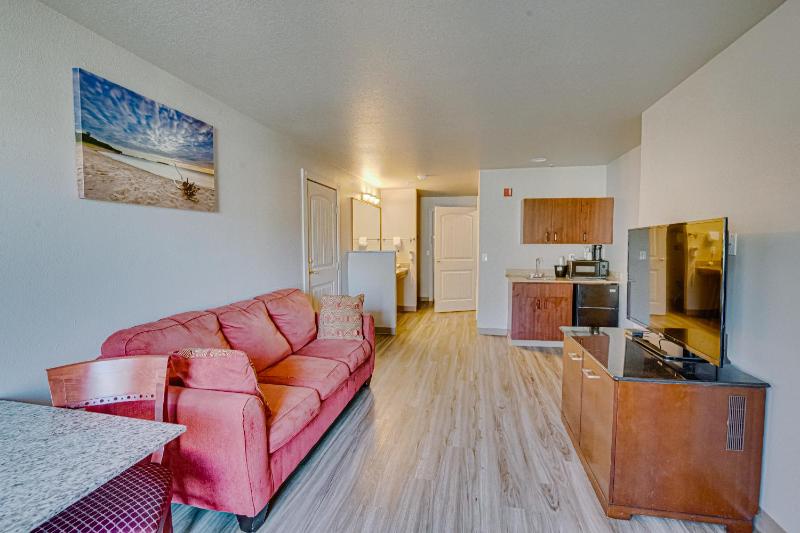 The Ashley Inn & Suites - image 16