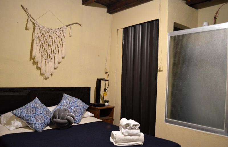 Ave del Paraiso Guest House - image 11