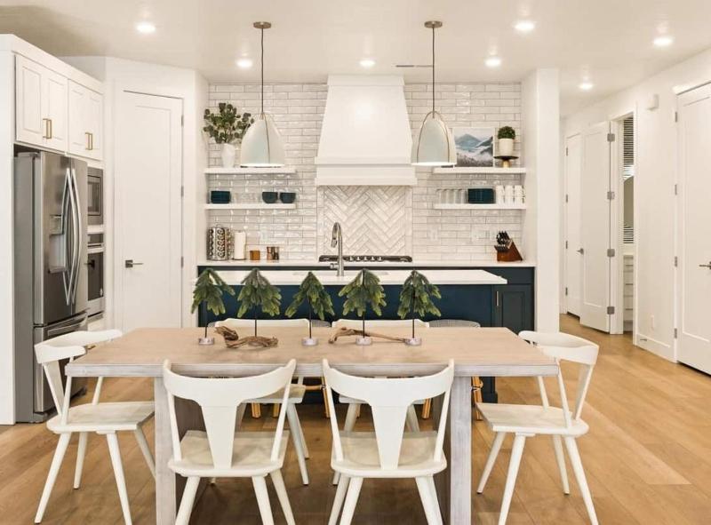 Four-Bedroom Holiday Home image 1