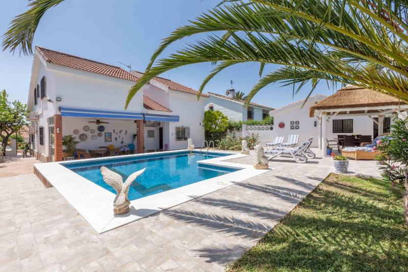 Stunning Villa with pool by Costarentals - Ref 30 - image 37