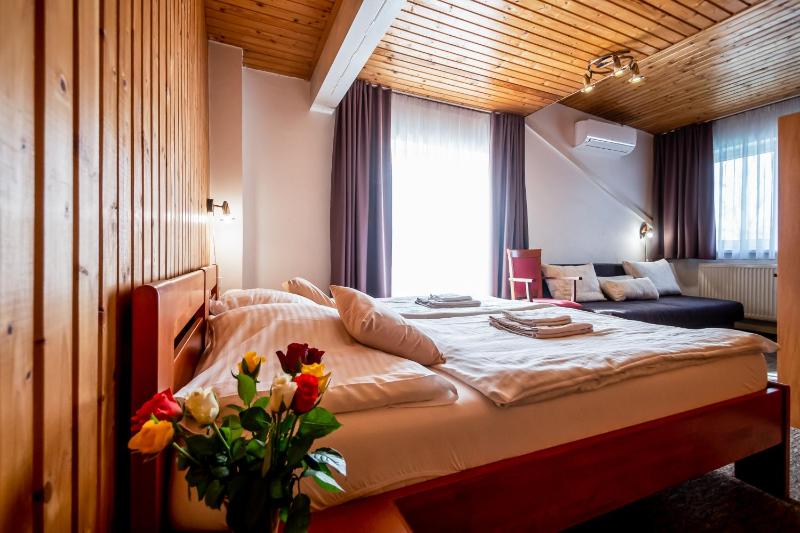 Double Room image 3