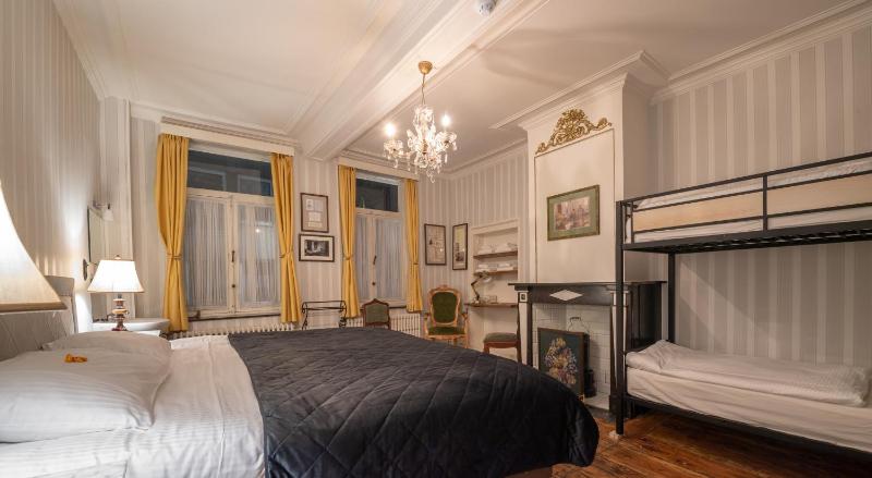 Quadruple Room image 1