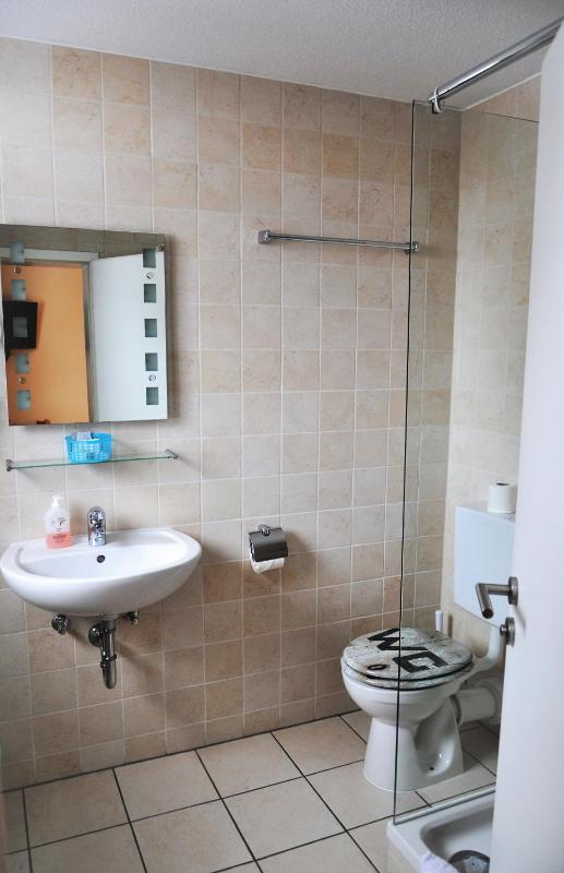 Double Room image 3
