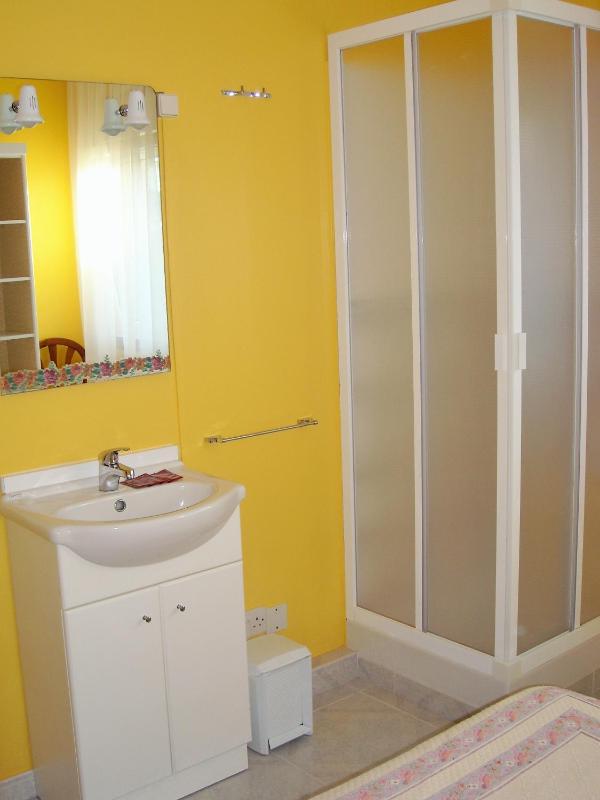 Double Room with Shared Toilet image 2