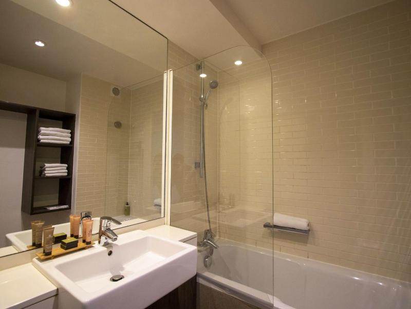 One-Bedroom Apartment image 2