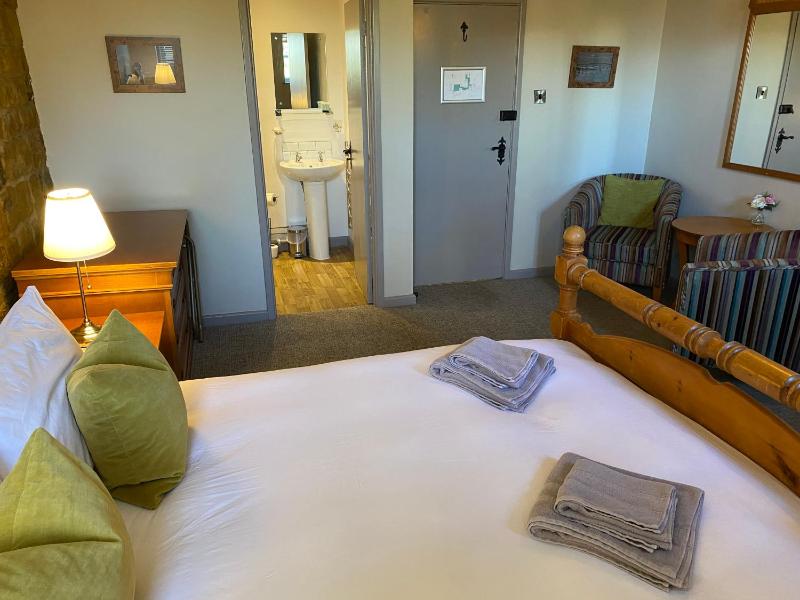 Double Room image 4