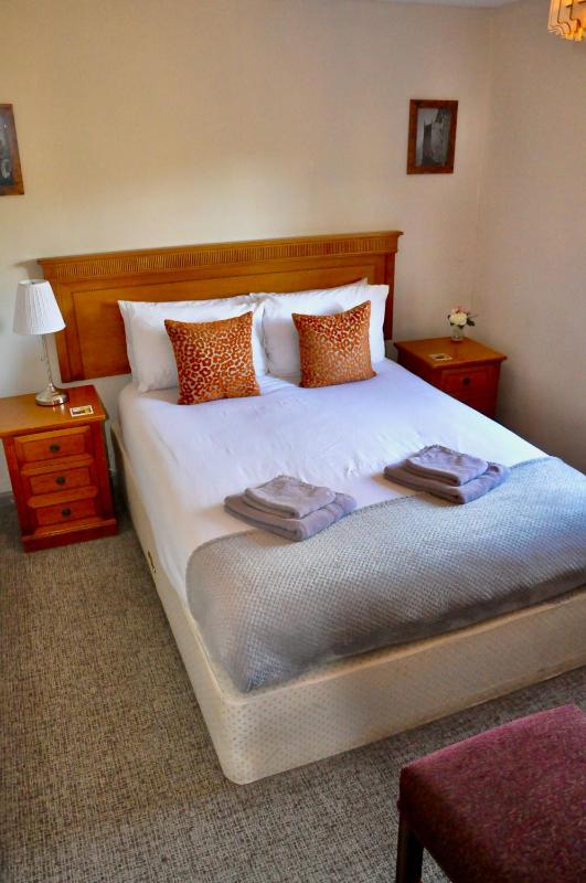 Double Room with Private Bathroom image 1