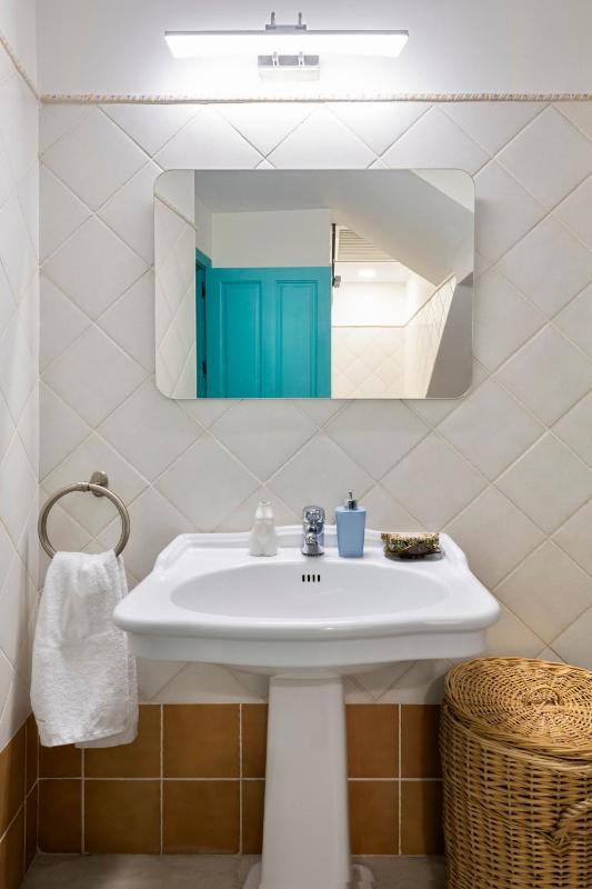 Two-Bedroom House image 4