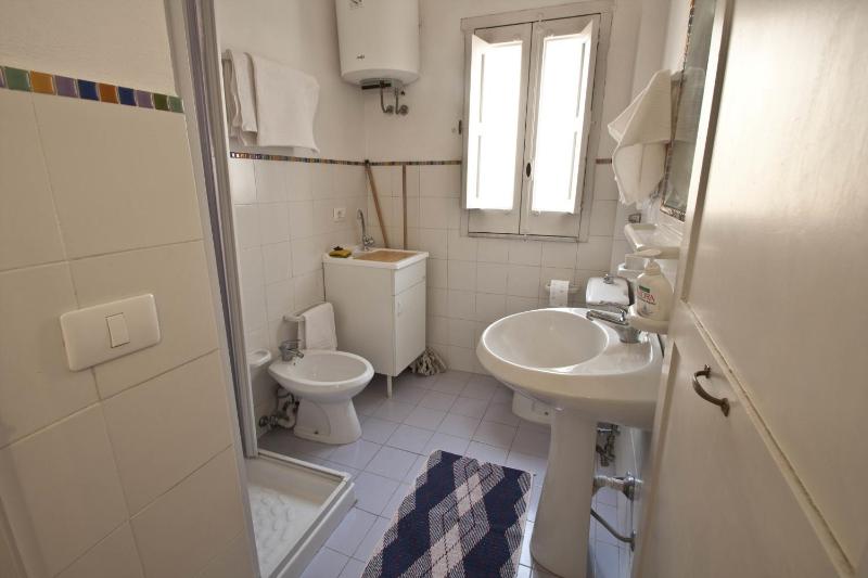 4Roomsrelax - image 18