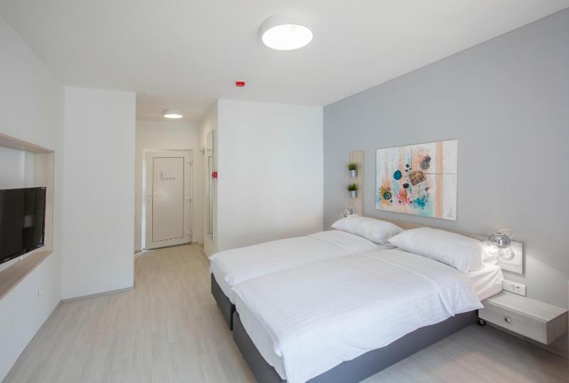 Superior Double Room with Balcony  image 3
