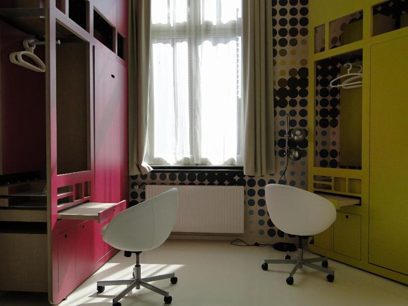 Twin Room image 3