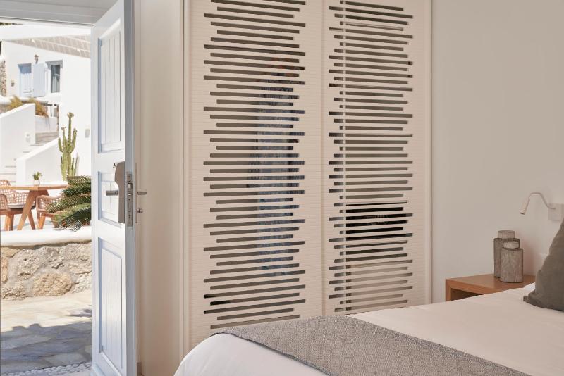 Standard Double or Twin Room with Sea View image 4