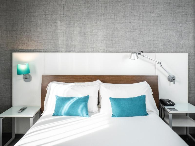 Standard Double Room image 4
