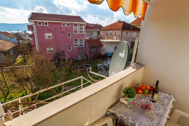 One-Bedroom Apartment image 3