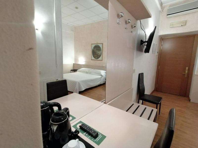 Standard Double or Twin Room image 4