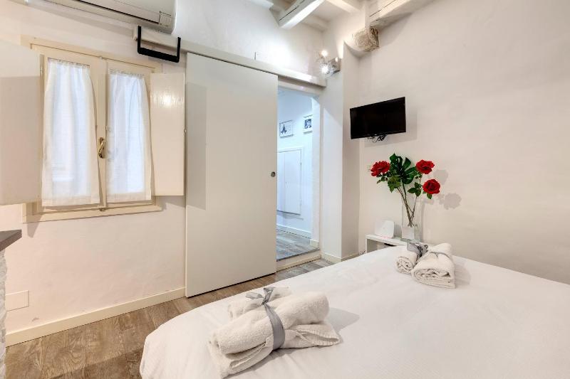 Cristofano Studio by Mamo Florence - image 13