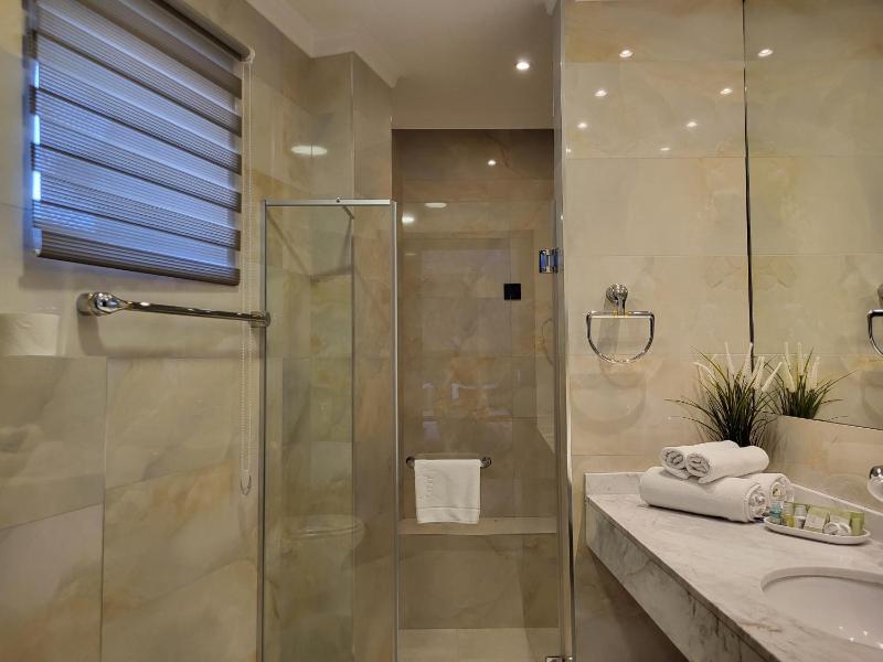 Deluxe Double Room  image 4