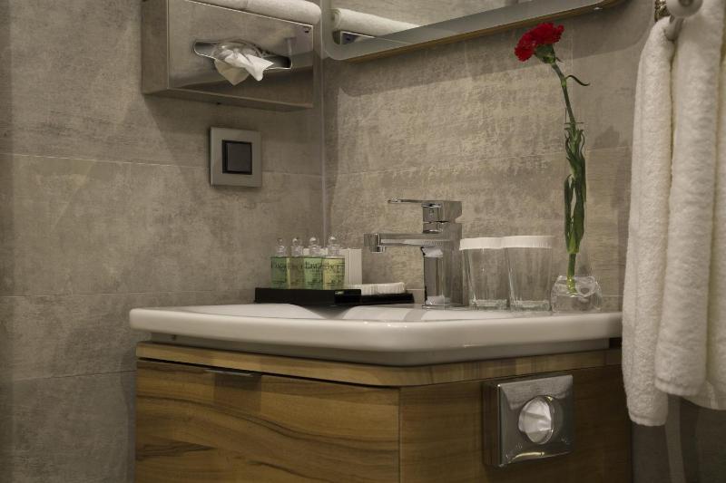 Standard Double Room image 4