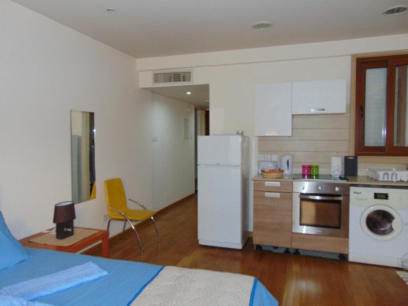 Ithaki Phinikoudes Apartment No. 107 - image 4