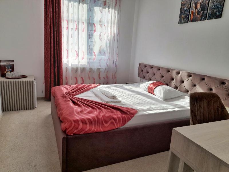Standard Double Room image 3