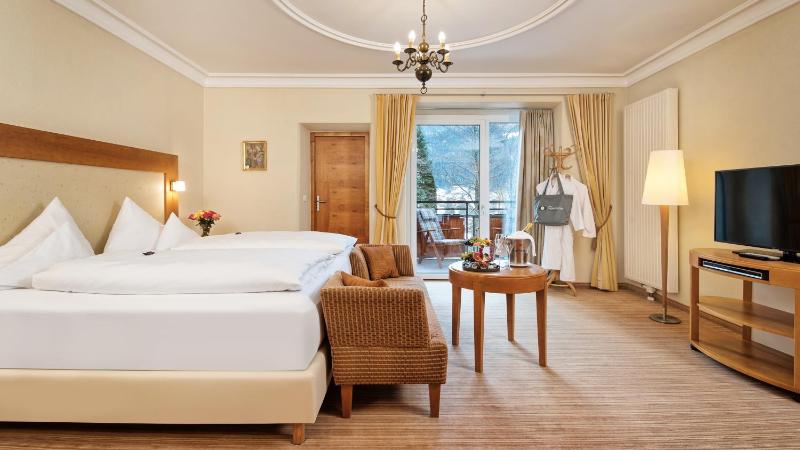 Double Room with Balcony image 3