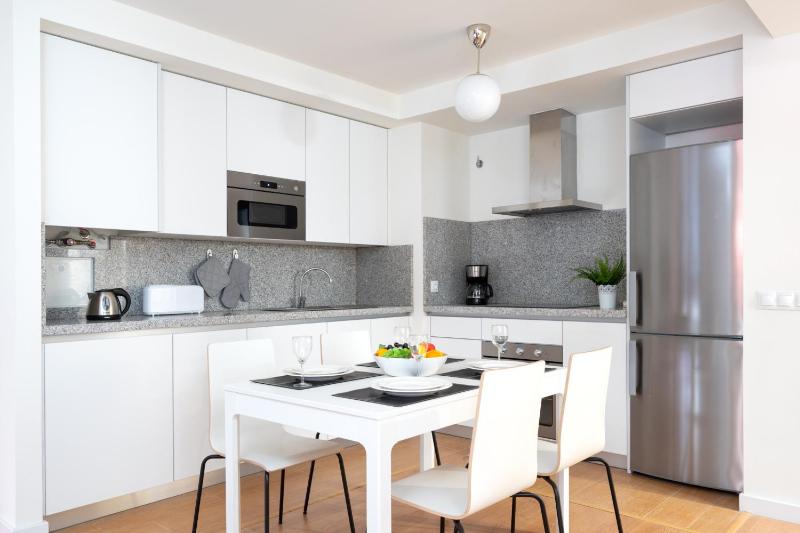 Central couples Apt by Costarentals - Ref 131 - image 11