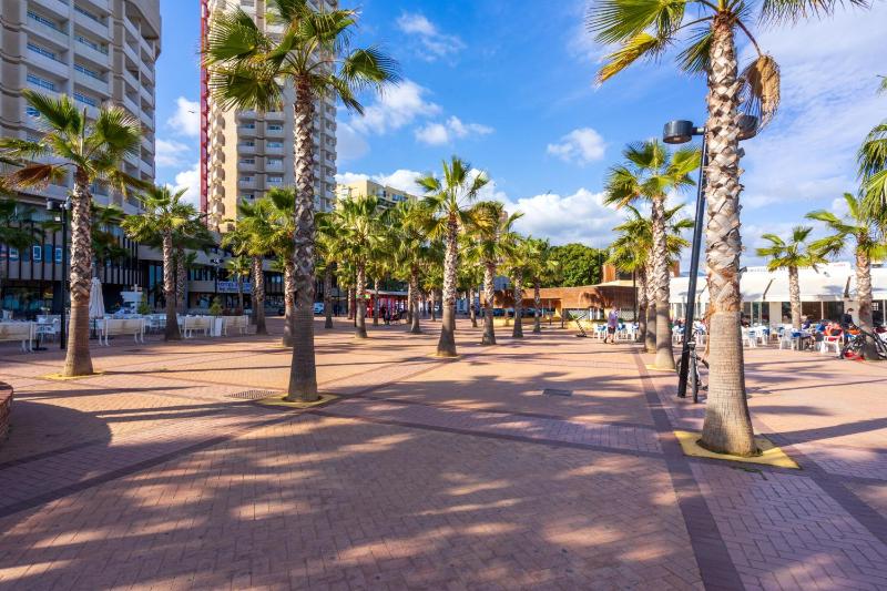 Central couples Apt by Costarentals - Ref 131 - image 10