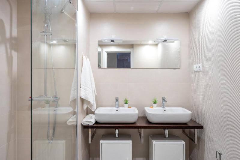 Central couples Apt by Costarentals - Ref 131 - image 13