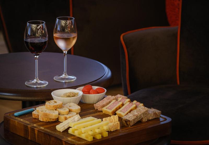 LE M HOTEL & SPA HONFLEUR - image 39