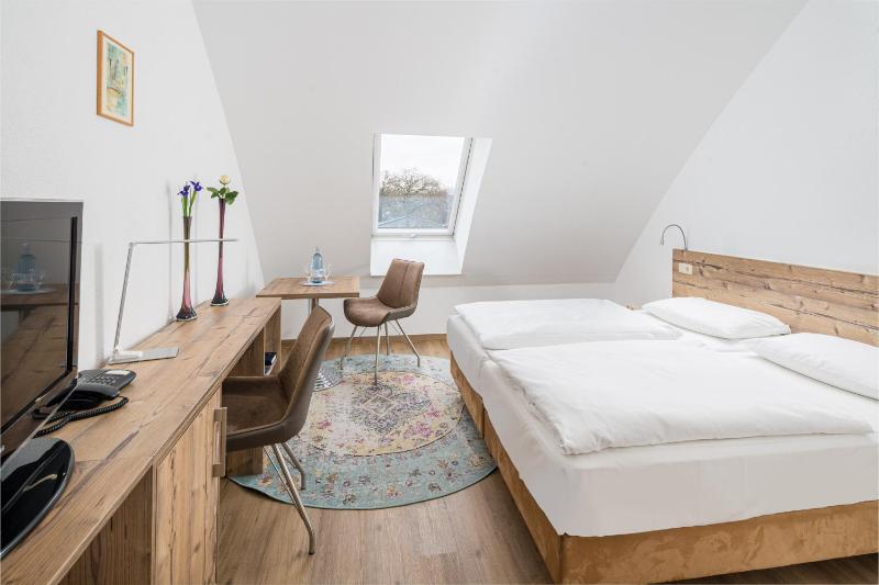 Double Room image 3