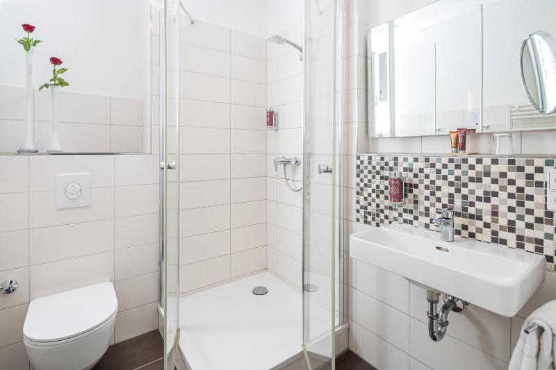 Double Room image 4